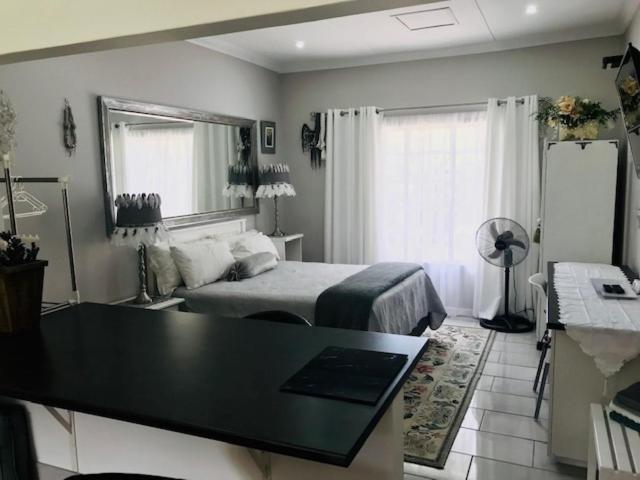 Gate 66 Bed and Breakfast Somerset East Buitenkant foto
